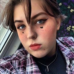 Meet your Posher, Claire